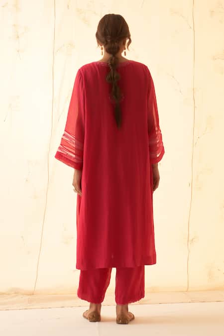 Janki India Fuchsia Chanderi, Organza Embroidery Split V-neck Kurta Pant Dupatta Set Online at Aza Fashions Janki India_Fuchsia Chanderi, Organza Embroidery Split V-neck Kurta Pant Dupatta Set _Online_at_Aza_Fashions