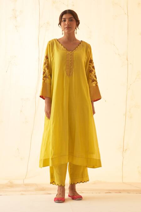 Janki India Yellow Chanderi, Organza Embroidery, Sequins Round Neck Kurta Set With Dupatta Online at Aza Fashions Janki India_Yellow Chanderi, Organza Embroidery, Sequins Round Neck Kurta Set With Dupatta _Online_at_Aza_Fashions