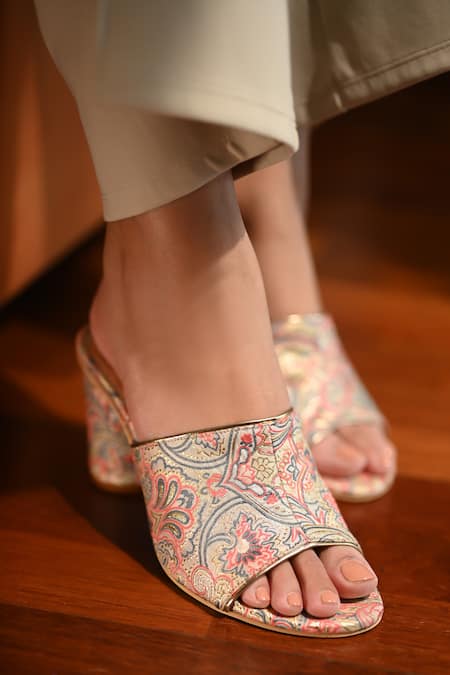 Miraki Pink Colorful Brocade Ethnic Mules at Aza Fashions Miraki_Pink Colorful Brocade Ethnic Mules _at_Aza_Fashions
