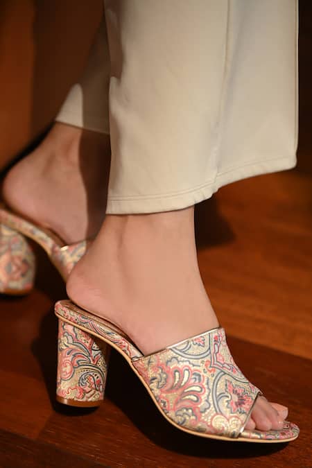 Buy Miraki Pink Colorful Brocade Ethnic Mules Buy_Miraki_Pink Colorful Brocade Ethnic Mules