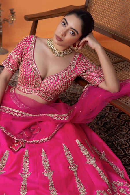 Buy_Raj Arora_Pink Crepe, Net Sequins, Pearls, Crystals V-neck Hot Zari And Embellished Set 