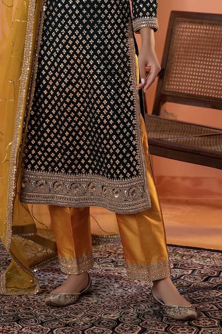 Raj Arora_Green Georgette Sequins Round Neck Bottle Jora Set _at_Aza_Fashions