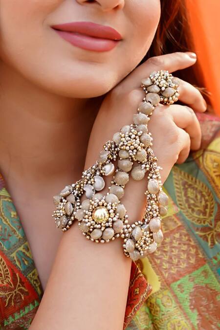 Vaidaan Gold Plated Pearls, Beads Kundh Hathpool Antique Bracelet Online at Aza Fashions Vaidaan_Gold Plated Pearls, Beads Kundh Hathpool Antique Bracelet _Online_at_Aza_Fashions