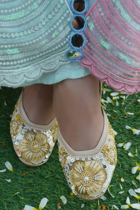 Vaidaan Beige Embellished Designer Jutti Online at Aza Fashions Vaidaan_Beige Embellished Designer Jutti _Online_at_Aza_Fashions
