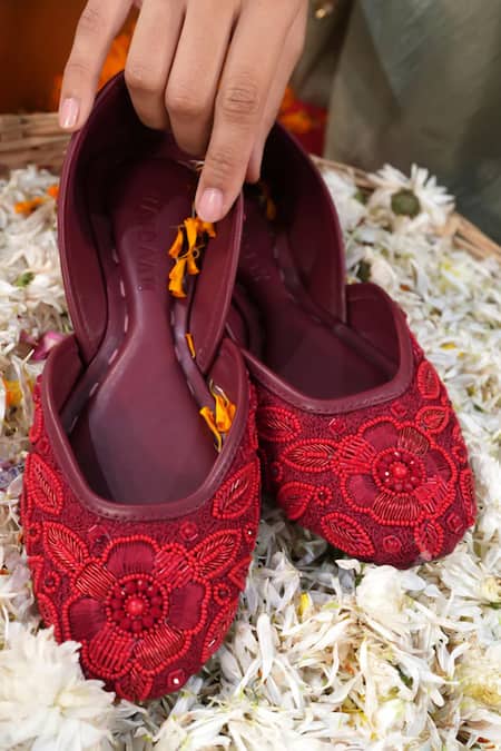 Vaidaan Maroon Dilkash Beaded Jutti Online at Aza Fashions Vaidaan_Maroon Dilkash Beaded Jutti _Online_at_Aza_Fashions