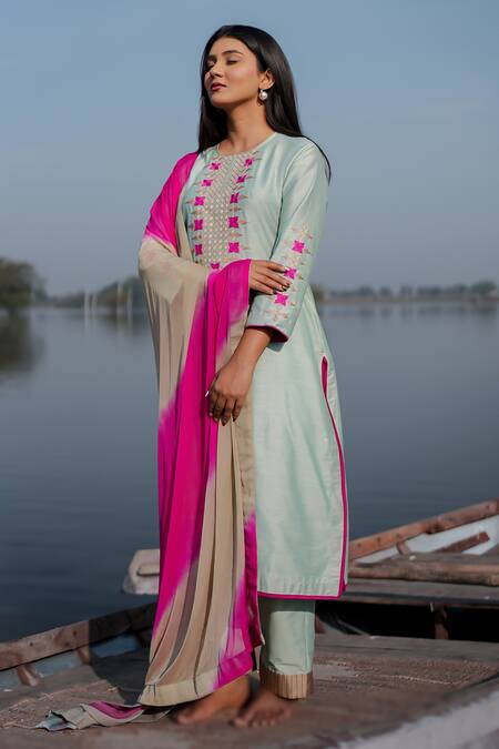 Buy_The Home Affair_Green Cotton, Chiffon, Jacquard Embroidery Pistachio Kurta Set With Pink Dupatta _Online_at_Aza_Fashions
