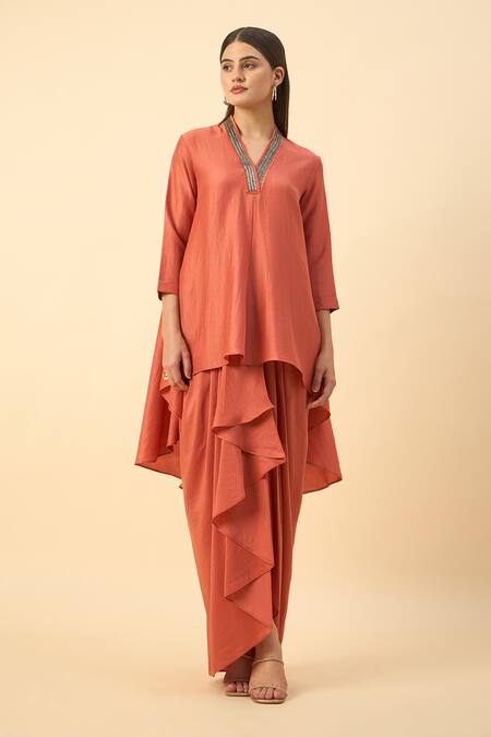 Aakaar_Orange Cotton, Silk Embroidery V-neck Kurta Set _Online_at_Aza_Fashions