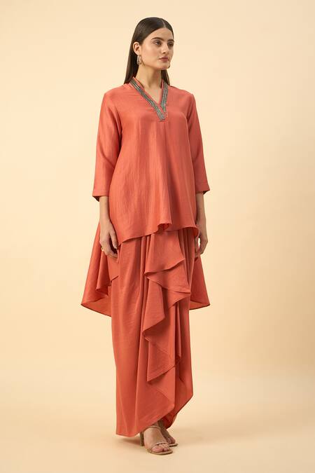 Shop_Aakaar_Orange Cotton, Silk Embroidery V-neck Kurta Set _Online_at_Aza_Fashions