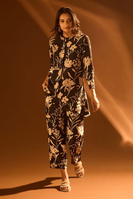 Samyukta Singhania Floral Pattern Kurta & Pant Set 