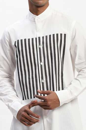 Shop Abraham And Thakore White Cotton Engineered Blockprint Casual Shirt Online at Aza Fashions Shop_Abraham And Thakore_White Cotton Engineered Blockprint Casual Shirt _Online_at_Aza_Fashions