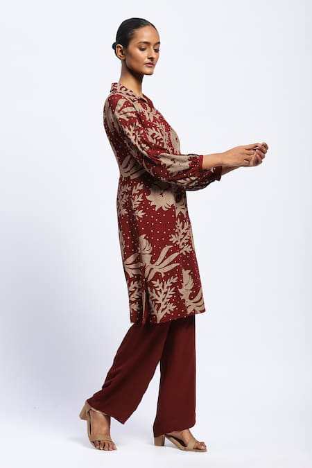 Abraham And Thakore_Burgundy Georgette Embroidery Collared Aari Florals Kurta _at_Aza_Fashions