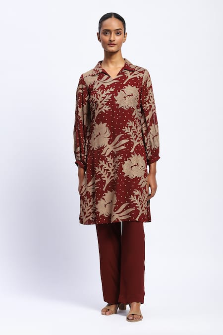 ABRAHAM AND THAKORE Aari Florals Burgundy Kurta 