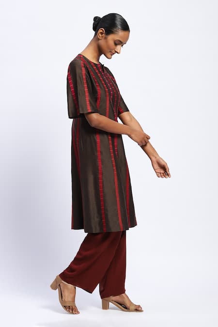 Shop Abraham And Thakore Brown Chanderi Applique Split V-neck Strips Kurta Online at Aza Fashions Shop_Abraham And Thakore_Brown Chanderi Applique Split V-neck Strips Kurta _Online_at_Aza_Fashions