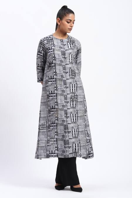 Shop_Abraham And Thakore_Gray Linen Round Neck Handpainted Checks Kurta _Online_at_Aza_Fashions