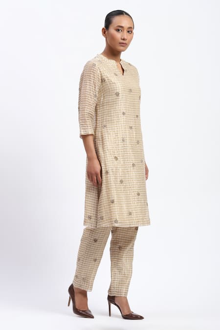 Buy_Abraham And Thakore_Gold Chanderi Embroidery V-neck Maheshwar Kurta _Online_at_Aza_Fashions
