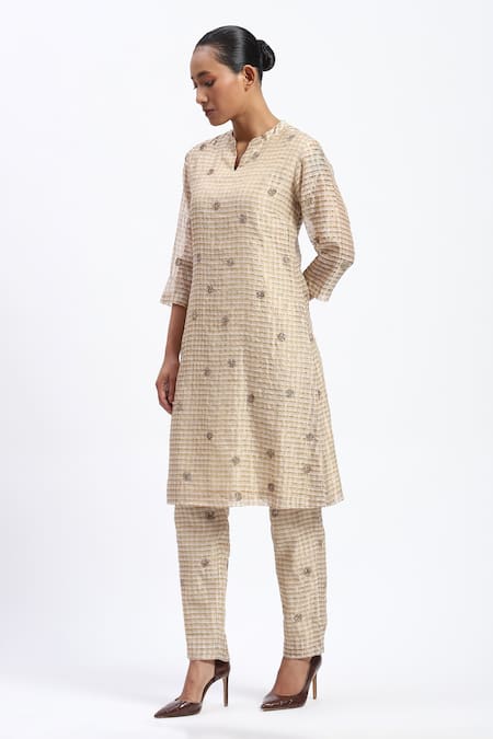 Abraham And Thakore_Gold Chanderi Embroidery V-neck Maheshwar Kurta _at_Aza_Fashions