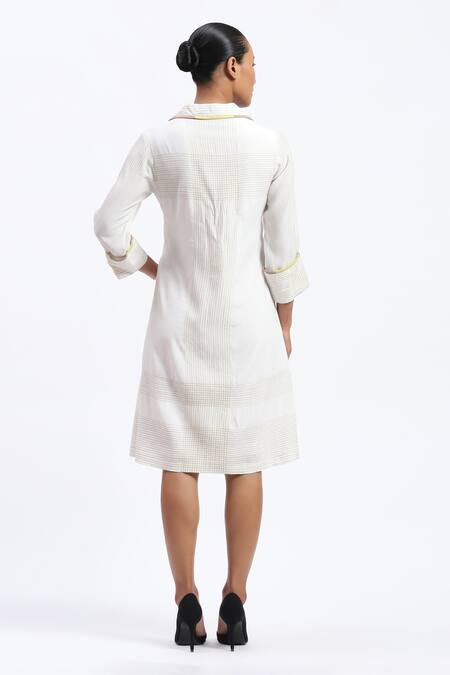 Shop Abraham And Thakore White Chanderi Collared, V-neck Trapunto Kurta at Aza Fashions Shop_Abraham And Thakore_White Chanderi Collared, V-neck Trapunto Kurta_at_Aza_Fashions