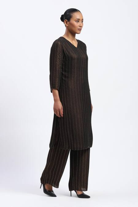 Abraham And Thakore_Black Georgette Foil Printing V-neck Gold Beaded Kurta _Online_at_Aza_Fashions