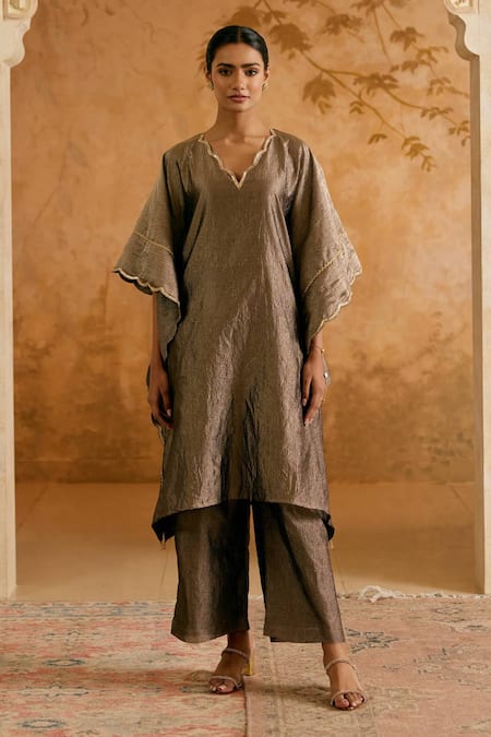 Nero India Black Tissue V-neck Crush Kurta Pant Set Online at Aza Fashions Nero India_Black Tissue V-neck Crush Kurta Pant Set _Online_at_Aza_Fashions