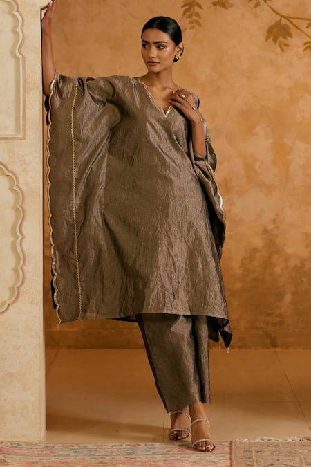 Buy Nero India Black Tissue V-neck Crush Kurta Pant Set Online at Aza Fashions Buy_Nero India_Black Tissue V-neck Crush Kurta Pant Set _Online_at_Aza_Fashions