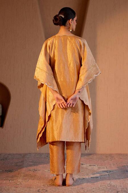 Shop Nero India Yellow Tissue V-neck Amber Crush Kurta Pant Set at Aza Fashions Shop_Nero India_Yellow Tissue V-neck Amber Crush Kurta Pant Set _at_Aza_Fashions