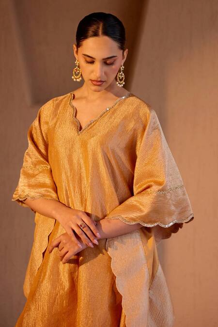 Shop Nero India Yellow Tissue V-neck Amber Crush Kurta Pant Set Online at Aza Fashions Shop_Nero India_Yellow Tissue V-neck Amber Crush Kurta Pant Set _Online_at_Aza_Fashions