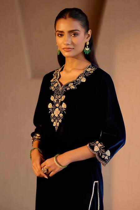 Nero India_Blue Velvet Embroidery Round Neck Designer Kurta Set _Online_at_Aza_Fashions