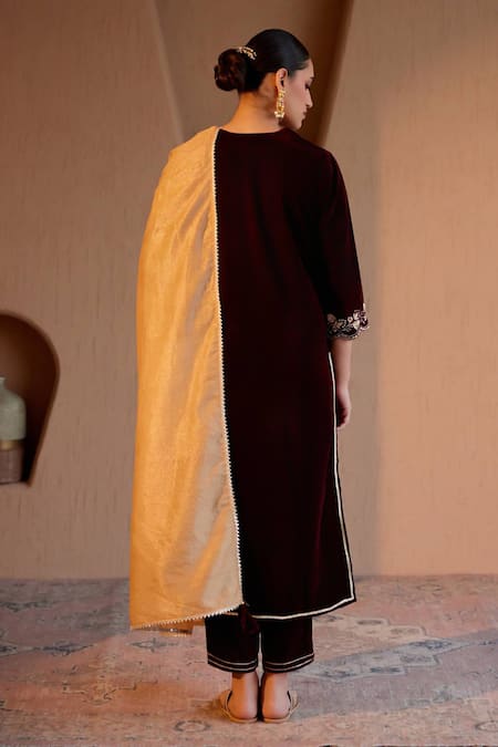 Nero India Maroon Velvet Kurta Pant Set 