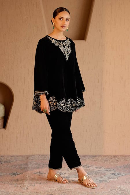 Buy_Nero India_Black Velvet Embroidery Round Neck Kurta Set _Online_at_Aza_Fashions