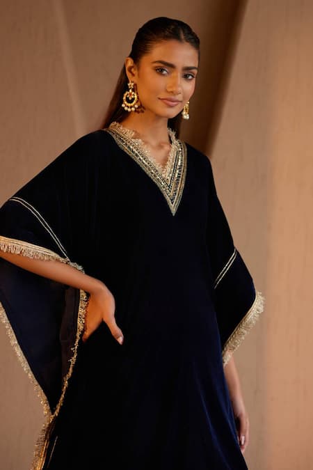 Nero India_Blue Velvet Zari, Embroidery V-neck Designer Kurta Set _Online_at_Aza_Fashions