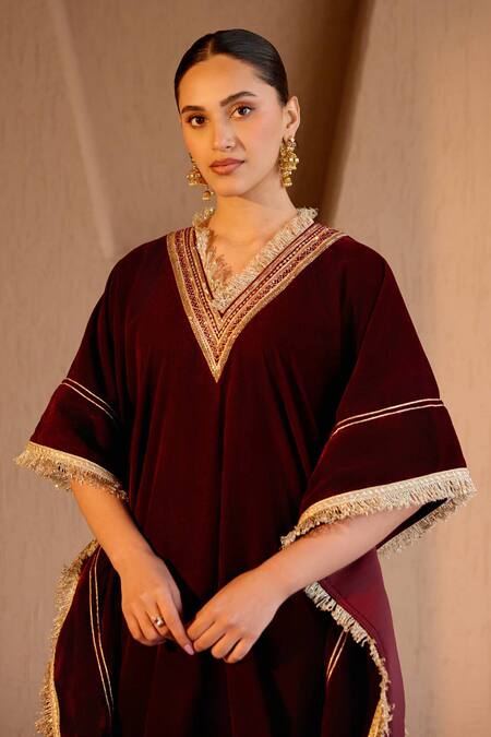 Nero India Maroon Velvet Fringe V-neck Kurta Pant Set Online at Aza Fashions Nero India_Maroon Velvet Fringe V-neck Kurta Pant Set _Online_at_Aza_Fashions