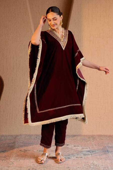 Buy Nero India Maroon Velvet Fringe V-neck Kurta Pant Set Online at Aza Fashions Buy_Nero India_Maroon Velvet Fringe V-neck Kurta Pant Set _Online_at_Aza_Fashions