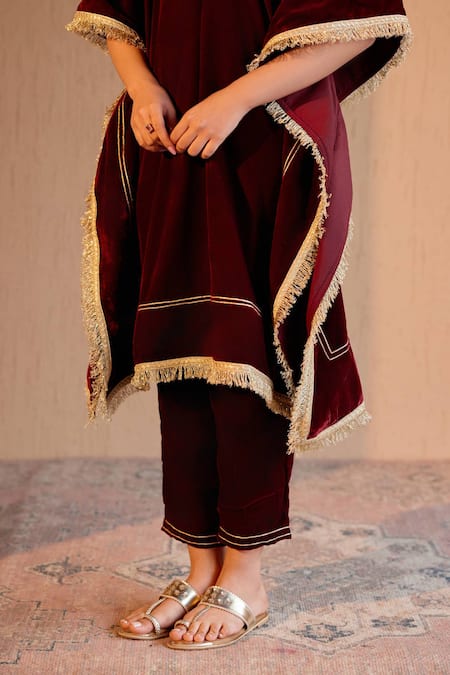 Nero India Maroon Velvet Fringe V-neck Kurta Pant Set at Aza Fashions Nero India_Maroon Velvet Fringe V-neck Kurta Pant Set _at_Aza_Fashions