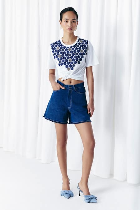 Buy_Mellowdrama_White Cotton Embroidery Crew Neck Honeycomb Patch Embellished T-shirt_Online_at_Aza_Fashions