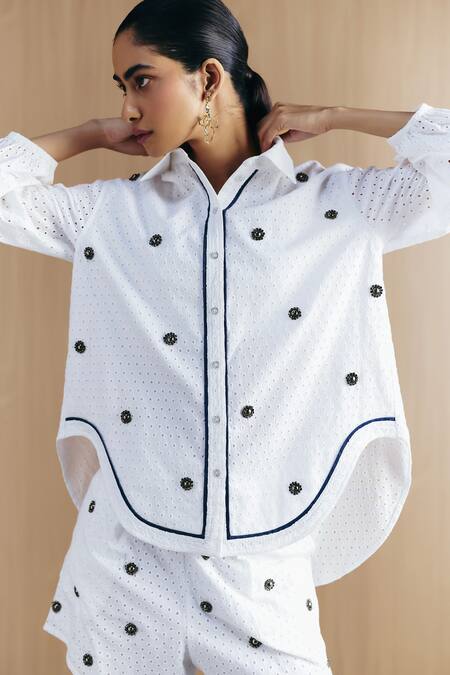 Buy_Mellowdrama_White Cotton Embroidery Collared, V-neck Schiffli Embellished Coord Set