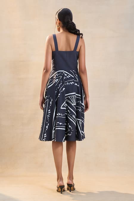 Shop Vedika M Black Linen Scoop Neck And White Chevron Shell Corset Dress at Aza Fashions Shop_Vedika M_Black Linen Scoop Neck And White Chevron Shell Corset Dress _at_Aza_Fashions