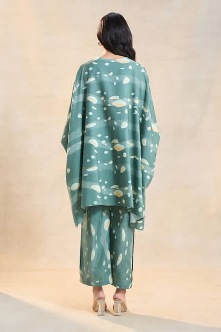 Shop Vedika M Green Linen V-neck Waterdrop Print Kaftan Set at Aza Fashions Shop_Vedika M_Green Linen V-neck Waterdrop Print Kaftan Set _at_Aza_Fashions