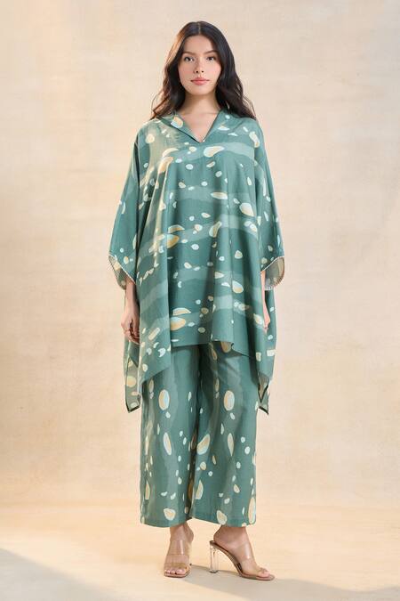 Vedika M Green Linen V-neck Waterdrop Kaftan Top Online at Aza Fashions Vedika M_Green Linen V-neck Waterdrop Kaftan Top _Online_at_Aza_Fashions