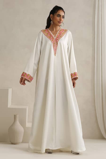 Wazir C White Satin Embroidery V-neck Nargis Abaya 