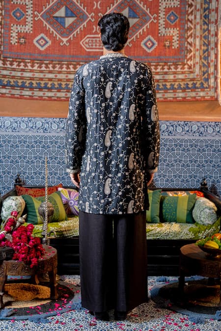 Nafs Black Thread Embroidered Kurta Set 