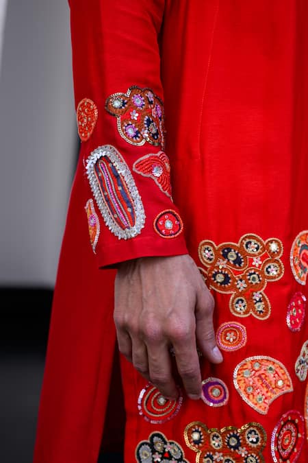 Juhi Bengani Red Silk, Cotton Embroidery, Sequins Kurta Set at Aza Fashions Juhi Bengani_Red Silk, Cotton Embroidery, Sequins Kurta Set _at_Aza_Fashions