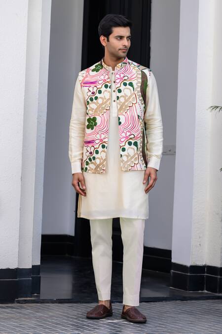 Shop Juhi Bengani Cream Silk, Cotton, Muslin Zari Designer Multi Colour Bundi Set Shop_Juhi Bengani_Cream Silk, Cotton, Muslin Zari Designer Multi Colour Bundi Set