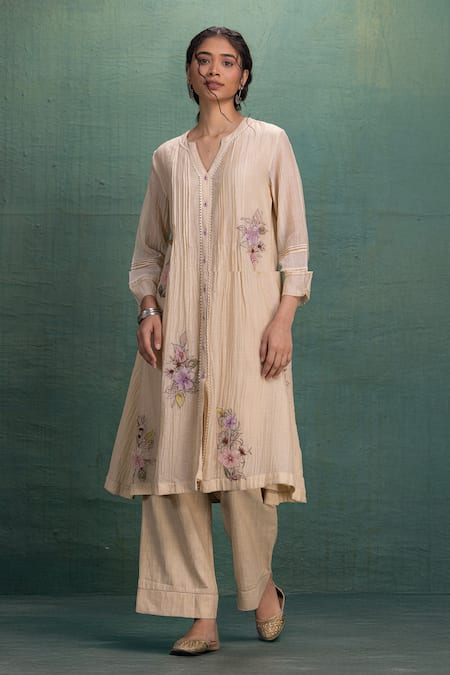 Kahani Lush Cream Chanderi Embroidery Split V-neck Machine Kurta Set 