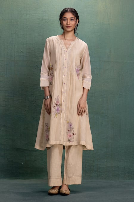 Buy_Kahani Lush_Cream Chanderi Embroidery Split V-neck Machine Kurta Set _Online_at_Aza_Fashions
