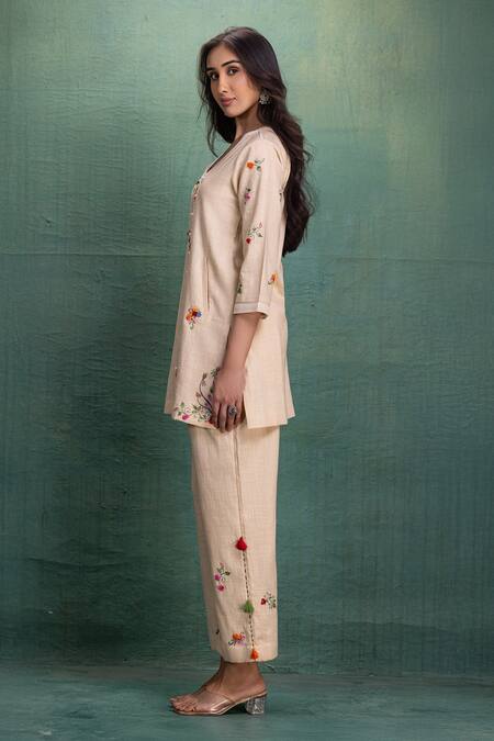 Buy Kahani Lush Beige Cotton Embroidery V-neck Machine And Hand Set Online at Aza Fashions Buy_Kahani Lush_Beige Cotton Embroidery V-neck Machine And Hand Set _Online_at_Aza_Fashions