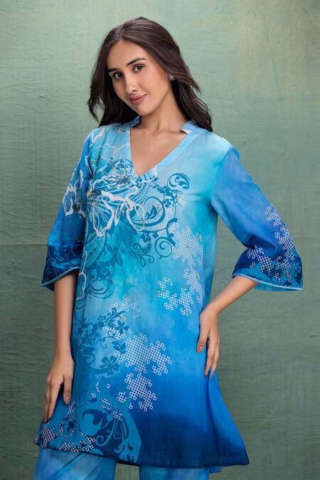 Kahani Lush_Blue Cotton V-neck Printed Kurta And Pant Set _at_Aza_Fashions