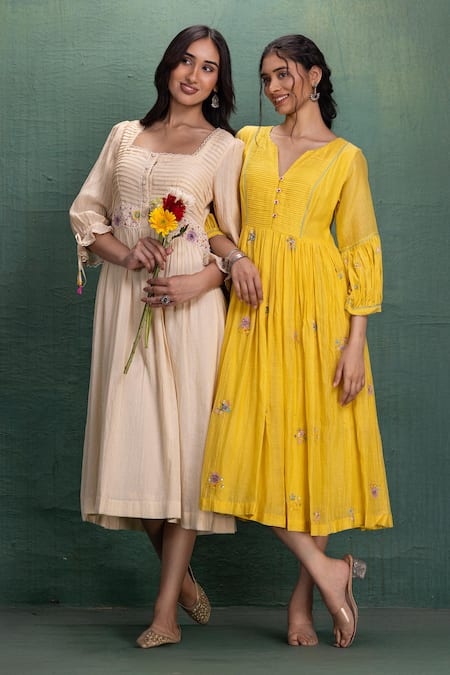 Buy_Kahani Lush_Yellow Chanderi Embroidery V-neck Hand Midi Dress 