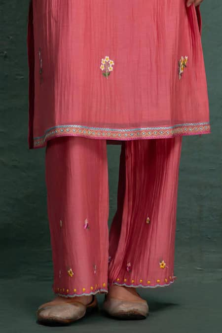 Kahani Lush_Pink Chanderi Embroidery Mandarin Collar Machine Kurta Set _Online_at_Aza_Fashions