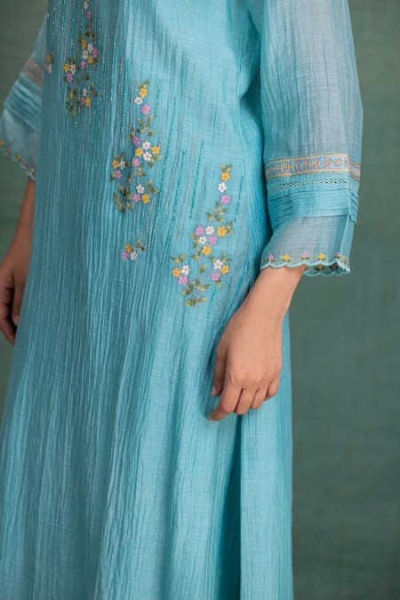 Buy_Kahani Lush_Blue Chanderi Embroidery Split V-neck Kurta Set 