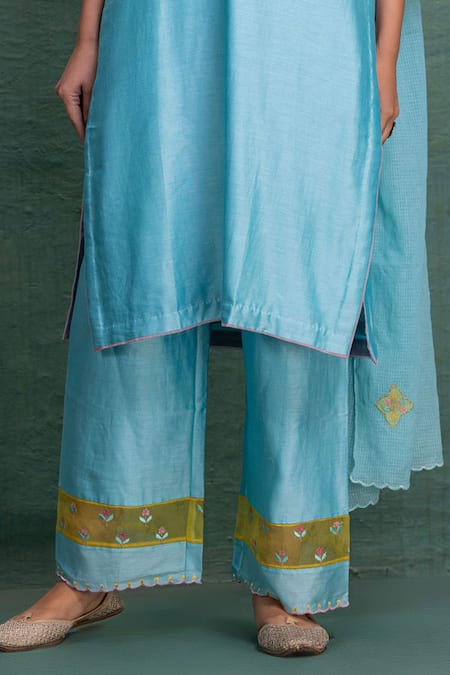Kahani Lush_Blue Chanderi Embroidery Split V-neck Kurta Set _Online_at_Aza_Fashions